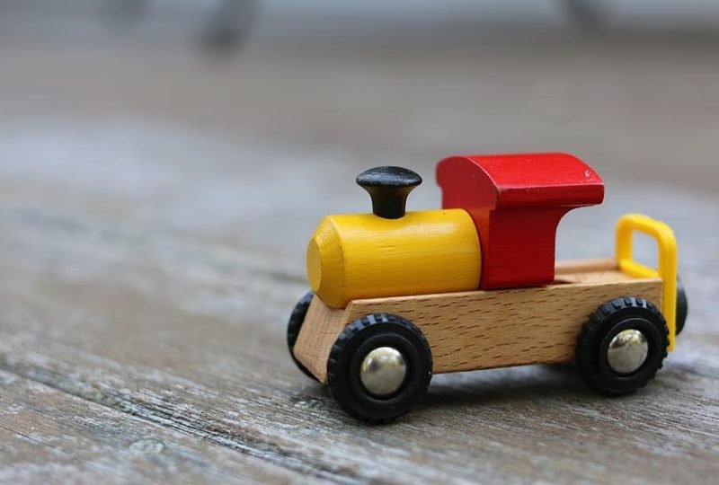 toy-train-train-red-yellow